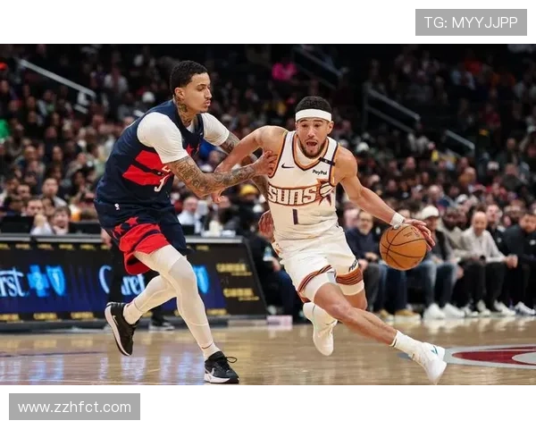 布克第三节发力砍下12分助队逆转全场贡献18分5助攻5抢断表现抢眼